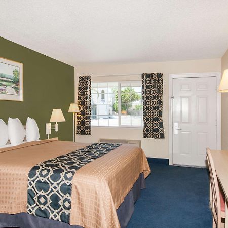Travelodge By Wyndham Los Banos Ca Экстерьер фото