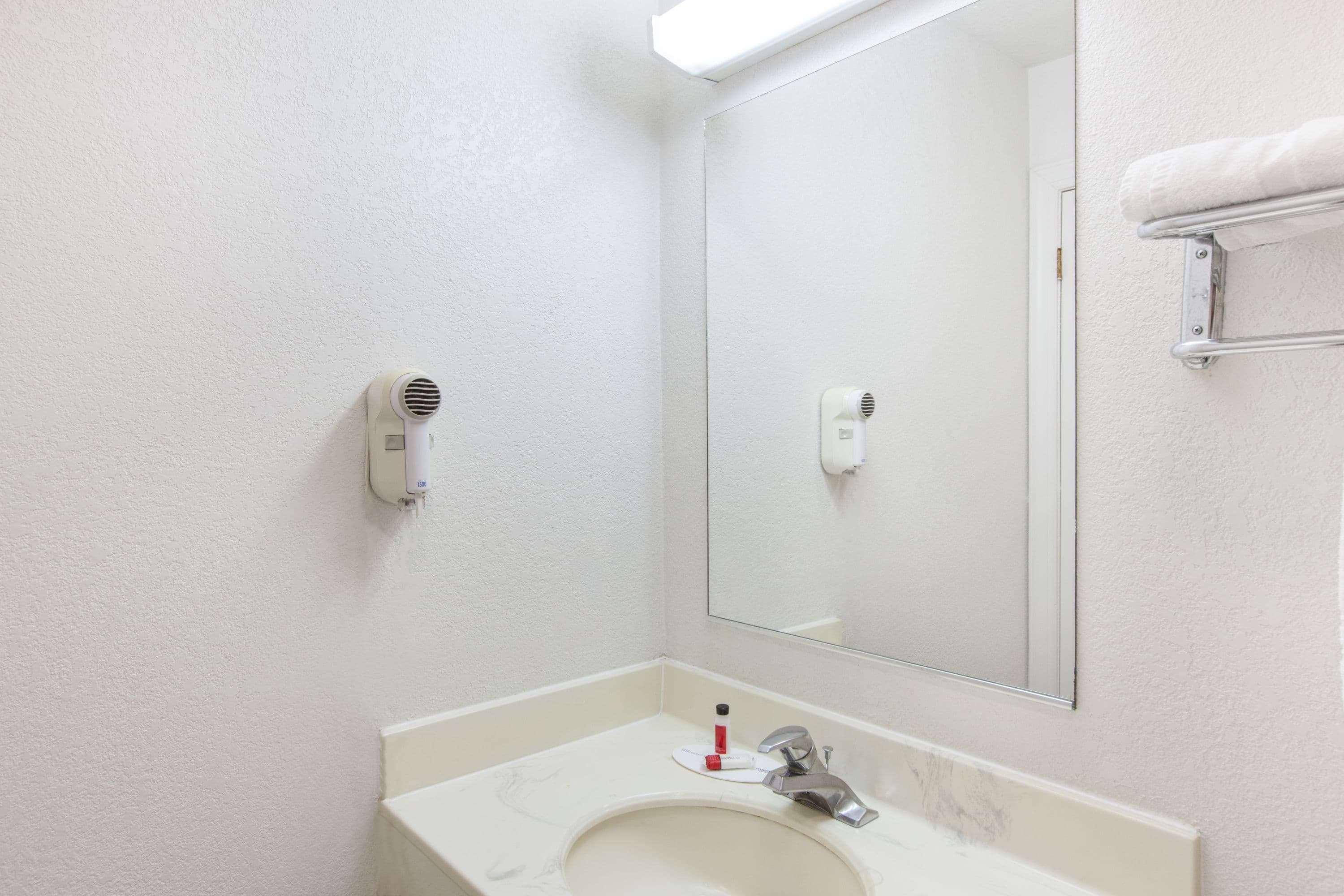 Travelodge By Wyndham Los Banos Ca Экстерьер фото