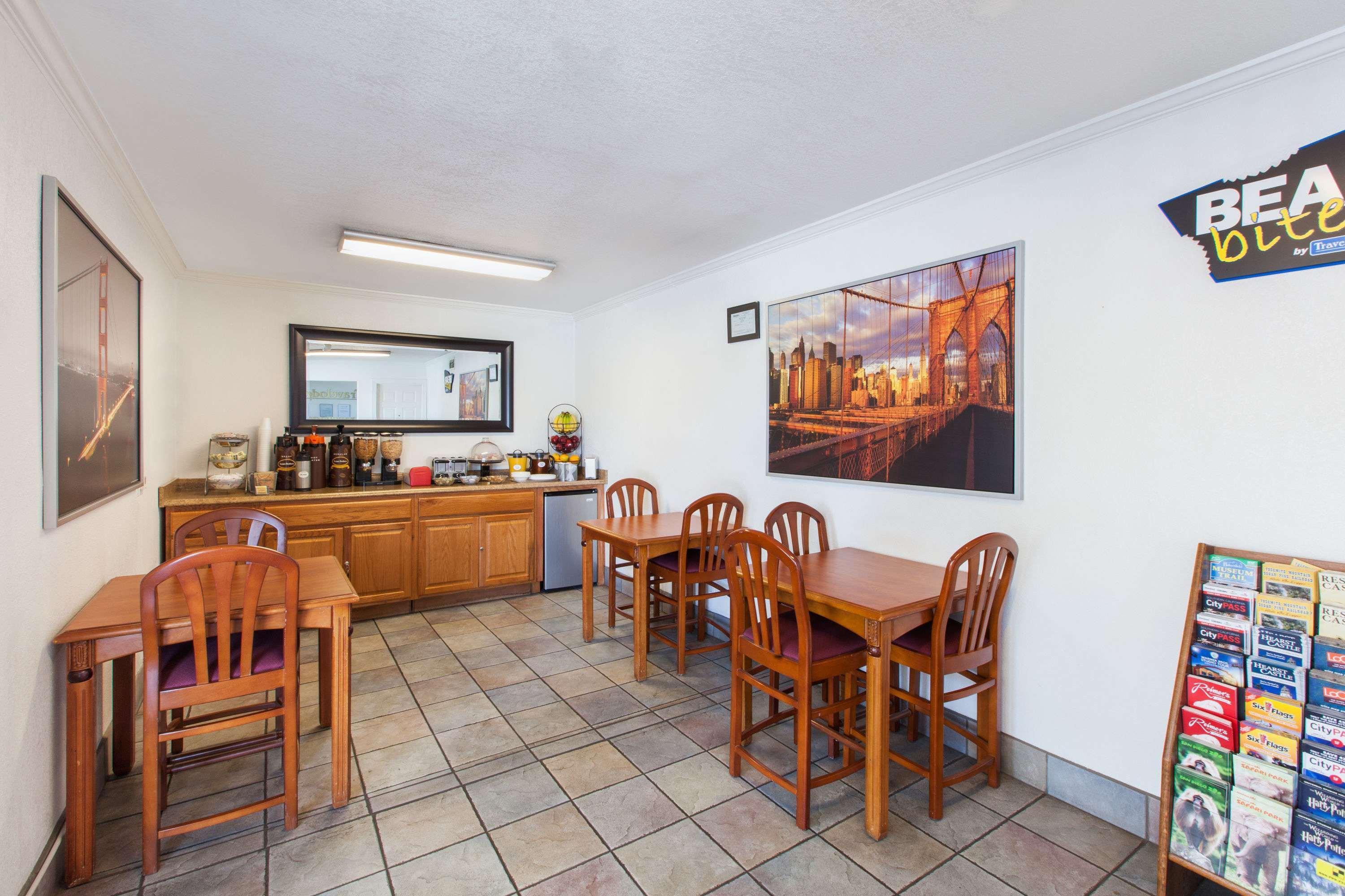 Travelodge By Wyndham Los Banos Ca Экстерьер фото