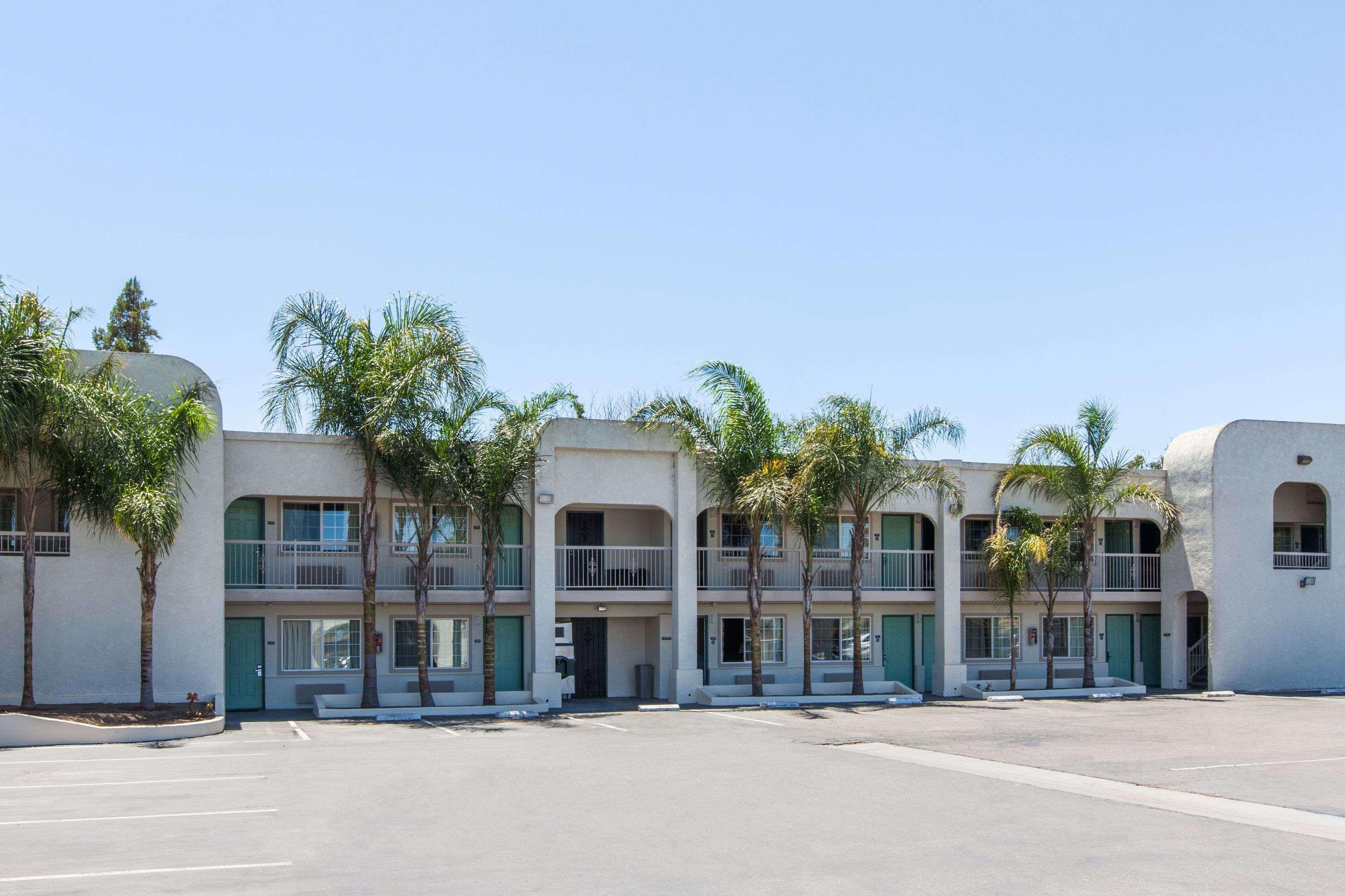 Travelodge By Wyndham Los Banos Ca Экстерьер фото
