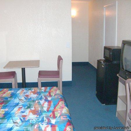 Travelodge By Wyndham Los Banos Ca Номер фото