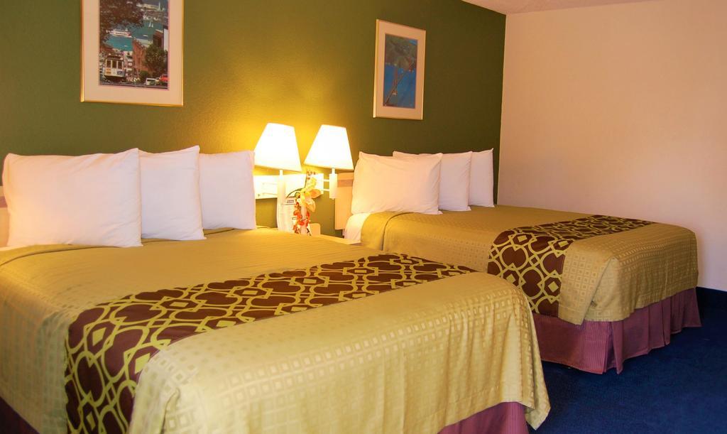 Travelodge By Wyndham Los Banos Ca Экстерьер фото