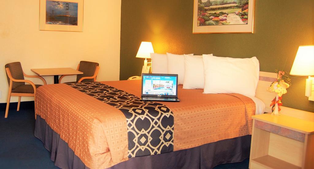 Travelodge By Wyndham Los Banos Ca Экстерьер фото