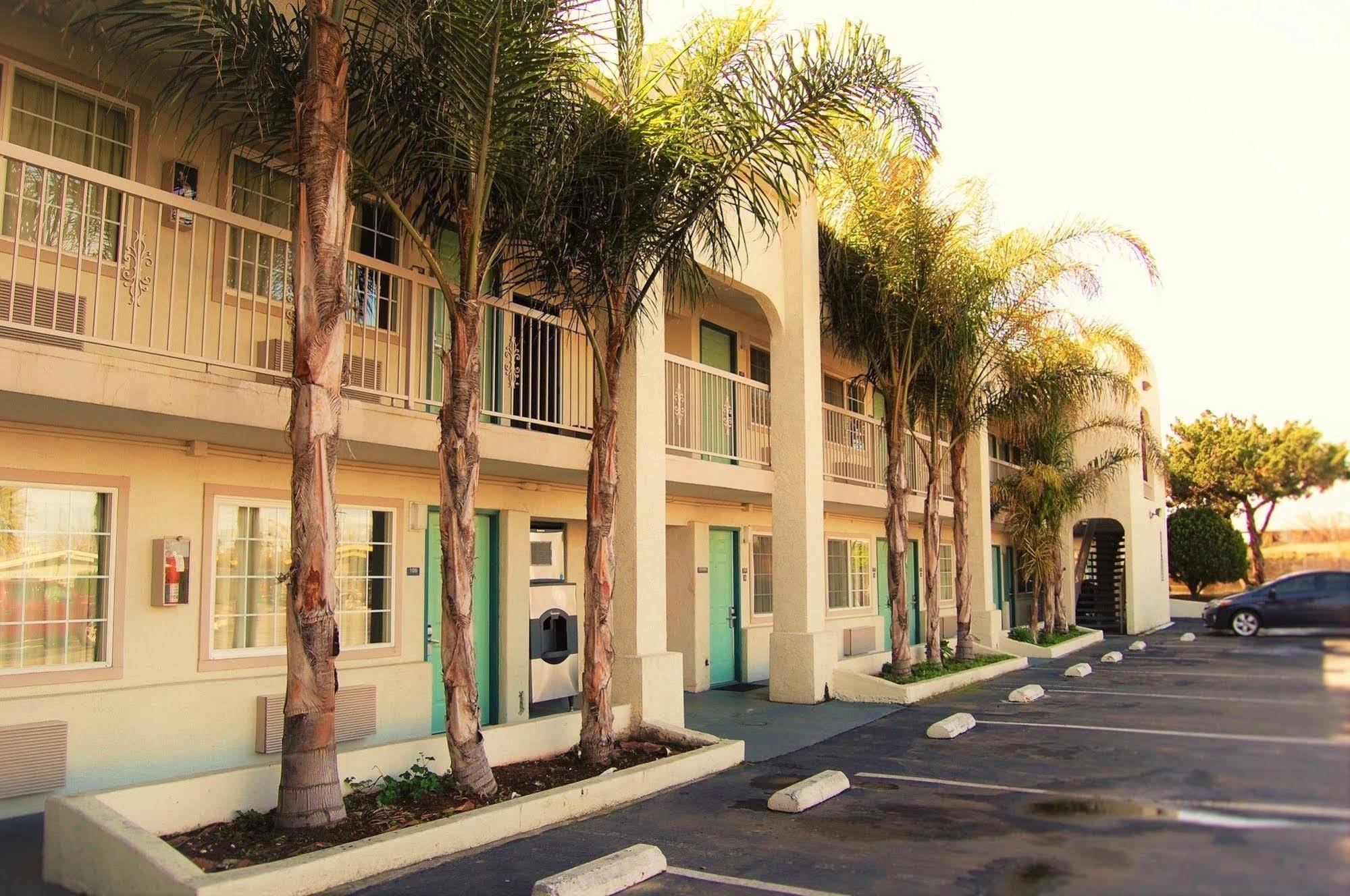 Travelodge By Wyndham Los Banos Ca Экстерьер фото