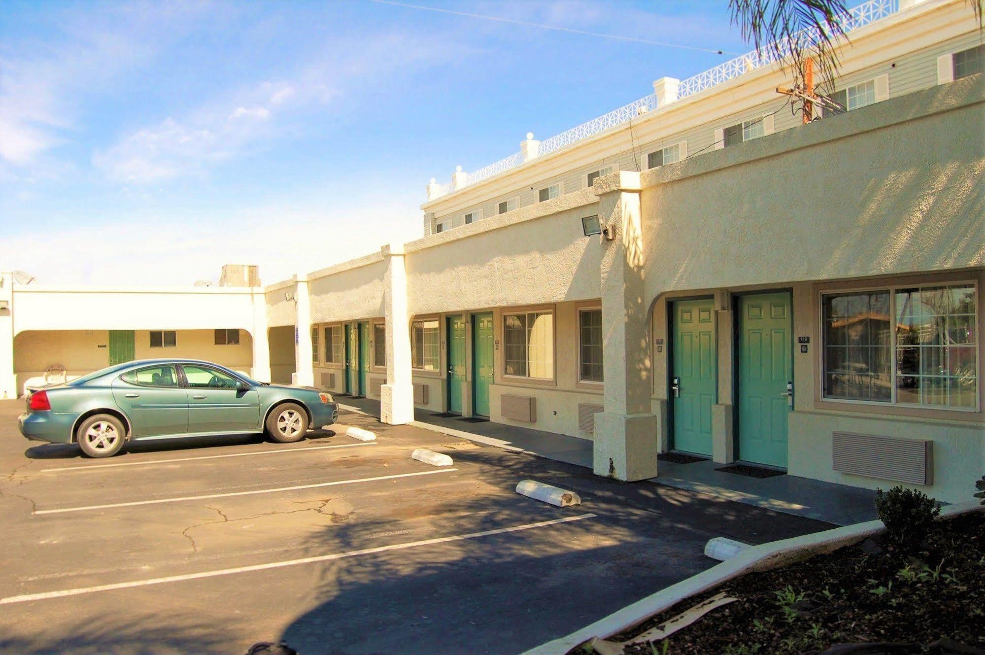Travelodge By Wyndham Los Banos Ca Экстерьер фото